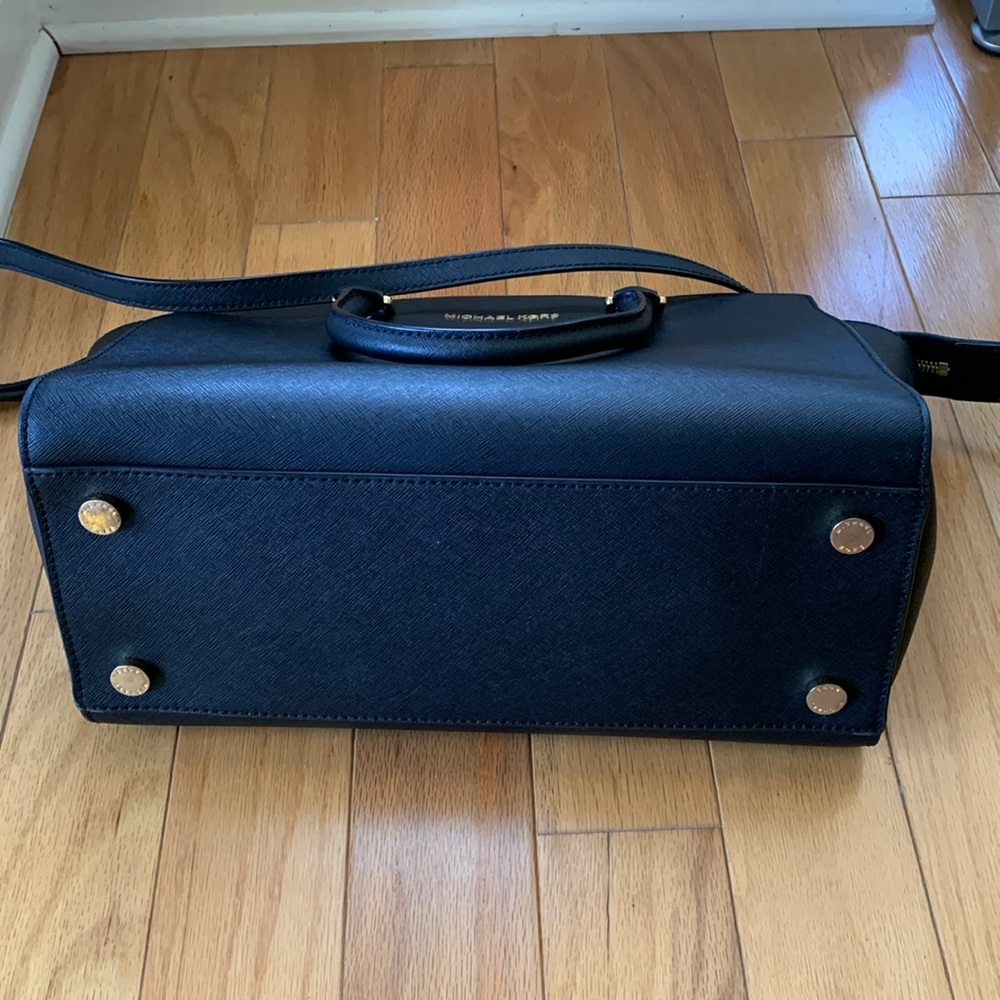 Michael Kors Selma Tote - Picture 6 of 13